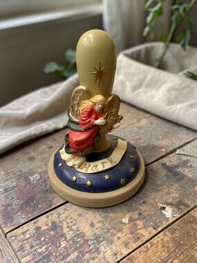 1995 Hill Design Inc. "Hark" angel cookie stamp.